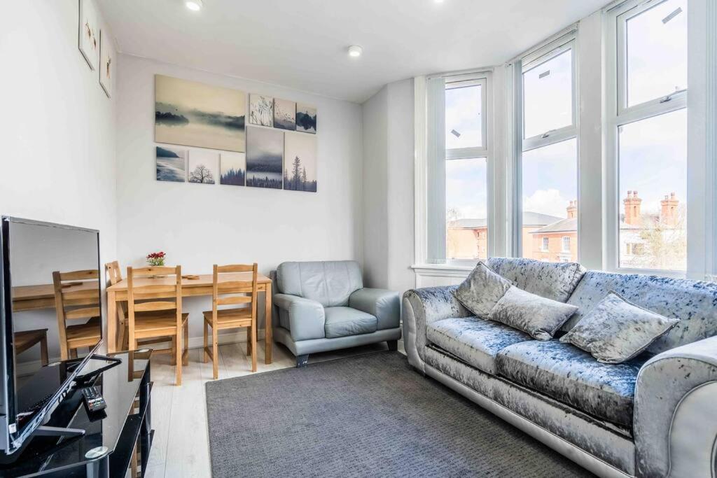Modern Flat In Moseley With Free Parking Apartamento Birmingham Exterior foto
