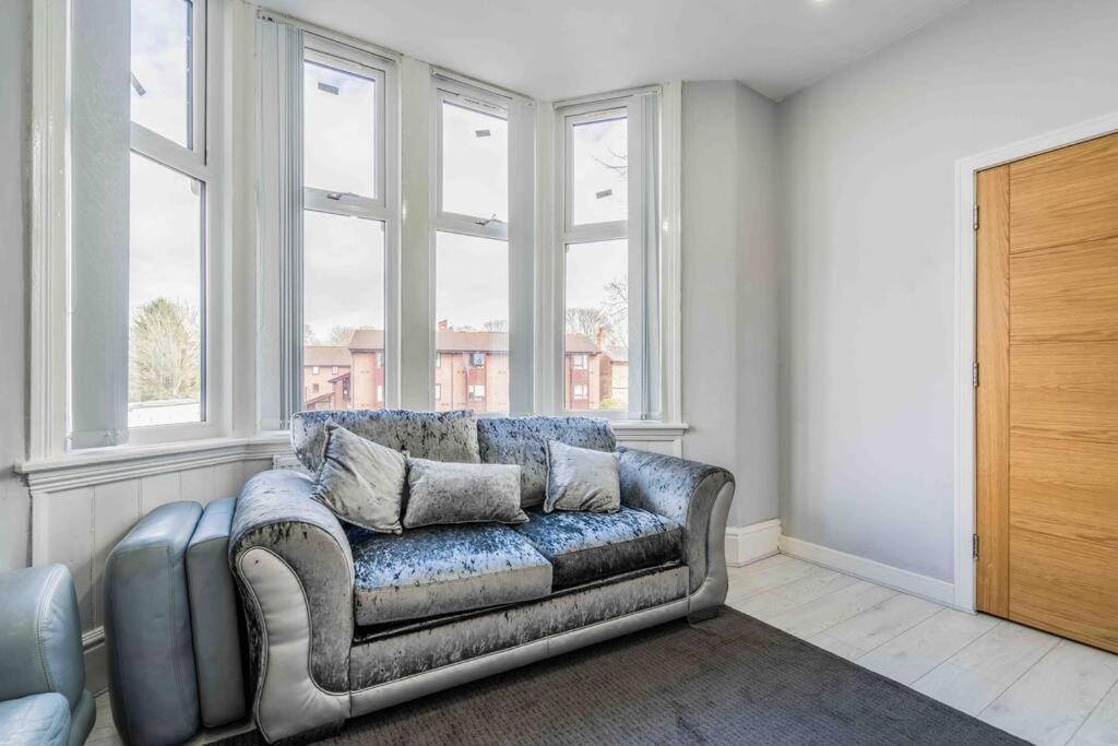 Modern Flat In Moseley With Free Parking Apartamento Birmingham Exterior foto