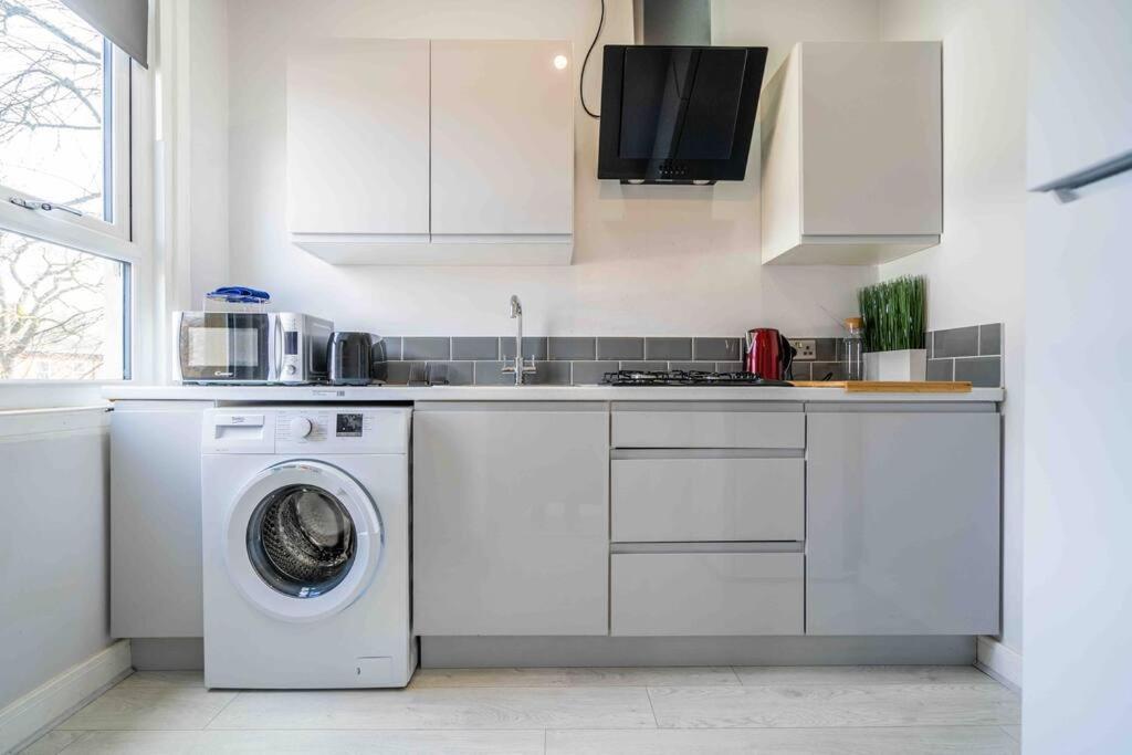 Modern Flat In Moseley With Free Parking Apartamento Birmingham Exterior foto