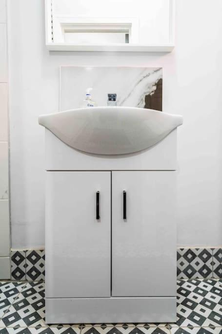 Modern Flat In Moseley With Free Parking Apartamento Birmingham Exterior foto