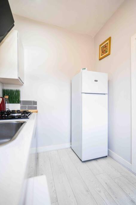 Modern Flat In Moseley With Free Parking Apartamento Birmingham Exterior foto
