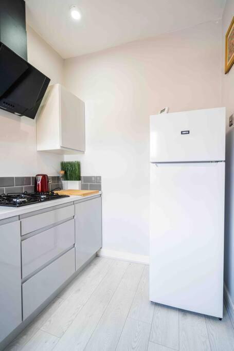 Modern Flat In Moseley With Free Parking Apartamento Birmingham Exterior foto